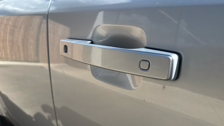 Land Rover Defender 3.0 D300 SE 110 5dr Auto Diesel Estate